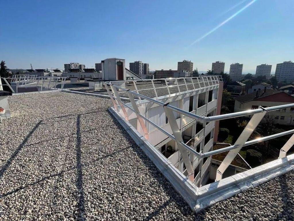 Chutes en hauteur : 5 solutions de prévention 1 Garde-corps fixe